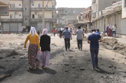 Cizre’de çatışmalardan kaçan halka PKK engeli
