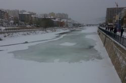 Çoruh Nehri dondu