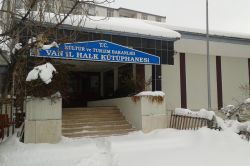 Kütüphanede ders çalışmak isteyenlere engel iddiası