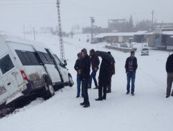 Kar yağışı ve buzlanma kazaları beraberinde getirdi