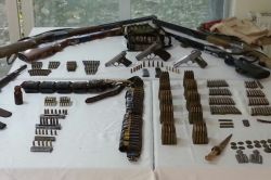 Tatvan’da 12 PKK’li yakalandı