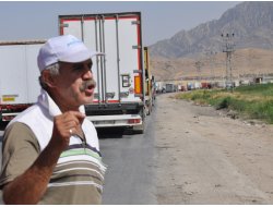 Habur Sınır Kapısında Uzun Araç Kuyrukları
