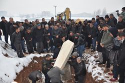 Doğalgazdan zehirlenerek hayatını kaybedenler Batman’da defnedildi