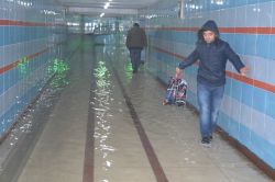 Batman’da altgeçidi su bastı