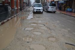 Bozuk yollar Batmanlı şoförleri çileden çıkardı