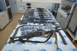 Van'da çatışmanın yaşandığı evde cephanelik çıktı