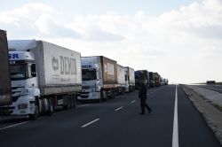 TIR kuyruğu 30 km’yi buldu