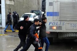 Van’da HDP yürüyüşüne polis izin vermedi: 13 gözaltı