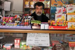 Mahalle bakkalından büyük marketlere tepki mesajı