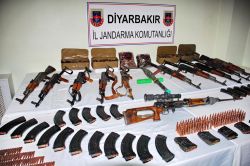 Otomobilde mühimmat çıktı