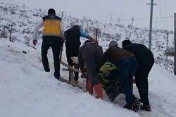 Bingöl’de kızakla hasta kurtarma operasyonu