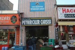Van Peynirciler Çarşısı esnafı hijyenik çarşı istiyor