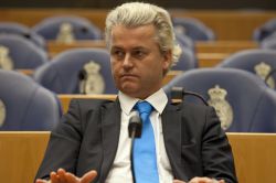 Hollanda’da mültecilere karşı biber gazı spreyi