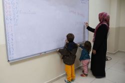 Okuma-yazmayı yeni öğrenen kadınlar mutluluklarını paylaştı