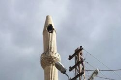 Kilis’te cami minaresine yıldırım düştü