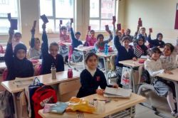 Dost-Der’in kitap bağışları sürüyor