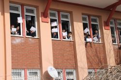 Van’da 313 bin öğrenci karne heyecanı yaşadı