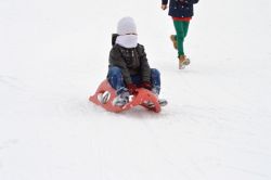 Bitlisliler hafta sonu kayak merkezlerine akın ediyor