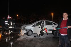 Buzlanan yolda zincirleme kaza: 5 yaralı