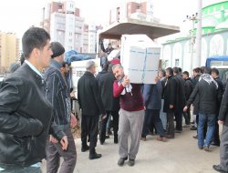 STKyên Îslamî 3 qamyon alîkarî ji xelkê Sûrê re şandin