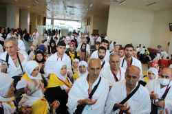 Umre yolcuları dualarla uğurlandı