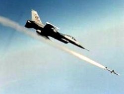 Halep'e uçaklarla bomba yağdırılıyor