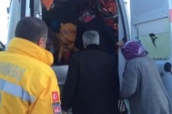 Hasta kurtarmaya giden ambulans yolda mahsur kaldı