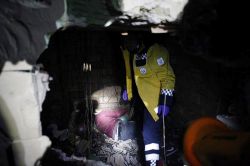 Mersin’de 5 metrelik kulenin içine düşen genç ölümden döndü