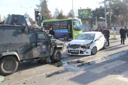 Diyarbakır’ın Yenişehir ilçesinde zırhlı polis aracı kaza yaptı video