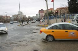 Mardin'de yollar köstebek yuvasına döndü video