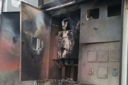 Aşırı yüklenmeye dayanamayan trafo yandı