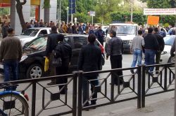 Adana’da zabıta ile seyyar satıcılar arasında arbede