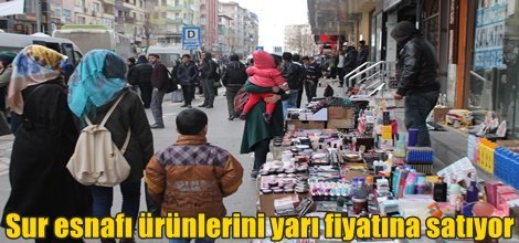 Sur esnafı ürünlerini yarı fiyatına satıyor