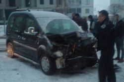 Buzlanma nedeniyle meydana gelen kazalarda 3 kişi yaralandı