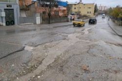 Siirt’te yollar köstebek yuvasına döndü