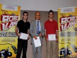 Robotlar hem yarıştı, hem şov yaptı