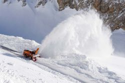 Van-Bahçesaray yolu bir ay sonra ulaşıma açıldı