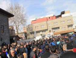 Piştî nimêja înê xelk ji PKKê û hikûmetê re bertek nîşan da