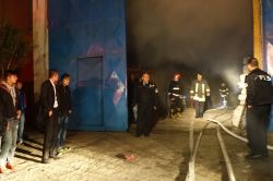 İnşaat malzemeleri deposunda yangın