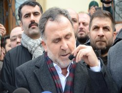 Cemaeta camiyê ji melayê ku hatibû hedefnîşandan re piştgirî da