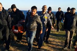 Kayalıklardan düşen balıkçı ağır yaralandı