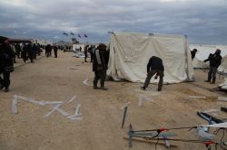 Suriyeliler çadır kentlerde yaşam mücadelesi veriyor