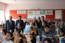 Diyarbakır'da öğrencilere okul sütü dağıtıldı