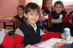 Bingöl’de öğrencilere süt dağıtıldı