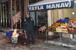 “Meyve ve sebzeleri soğuktan korumak için ateş yakıyoruz”