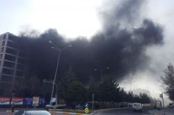 İnşaatta çıkan yangın paniğe sebep oldu