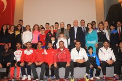 Bakan Kılıç şampiyonlarla buluştu