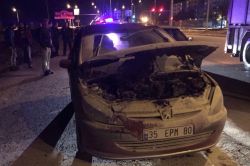 Seyir halindeki otomobil alev aldı