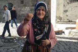 Sur’dan göç eden ailelere bir darbe hırsızlardan geldi video