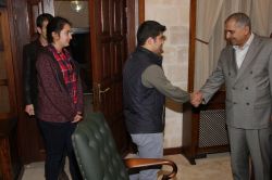 Olimpiyat birincileri Vali Koçak’ı ziyaret etti